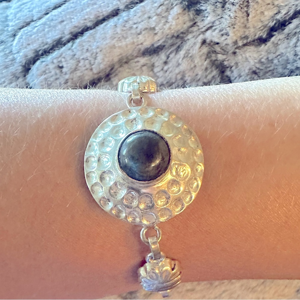 Silver Hammered Bracelet with Labradorite Stone